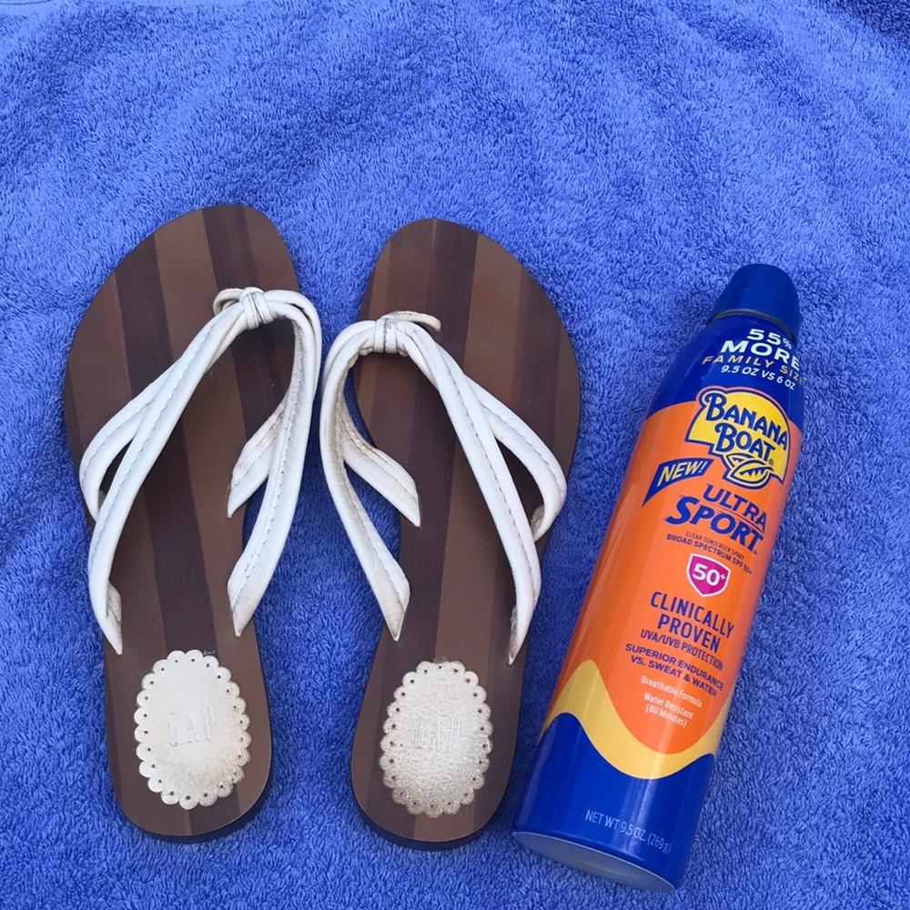 Gap Leather Flip Flops.